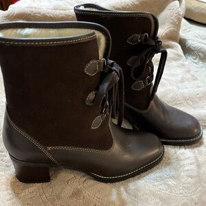 Brilliant Waterproof Ankle Boots Lined for Winter NWOT never worn, Brown 7M